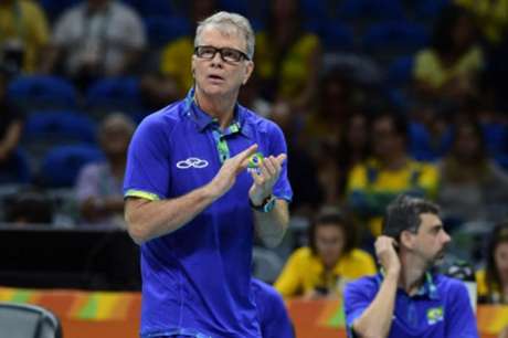 LANCE! Bernardinho em ação durante a Olimpíada do Rio de Janeiro, no ano passado (Foto: Divulgação/CBV)