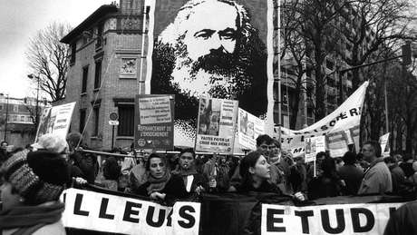 Marx questionou a ideia de que o capitalismo se autorregulava 