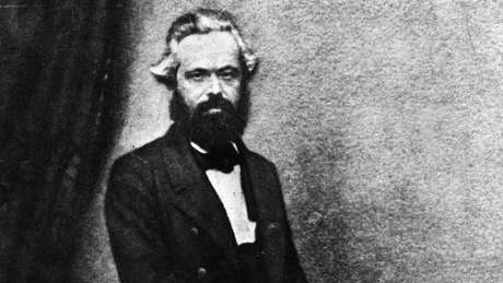 No século 20, as ideias de Marx inspiraram revoluções na Rússia, China e Cuba e em outros países 