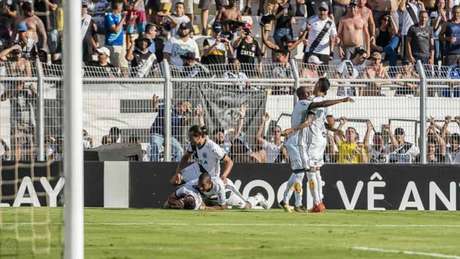 LANCE! Apesar da vitória, a Ponte segue na zona de rebaixamento (Foto: PontePress/FábioLeoni)