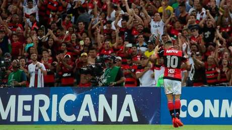 Vizeu aproveita gol da vitória para celebrar amizade com Rhodolfo Vizeu aproveita gol da vitória para celebrar amizade com Rhodolfo
