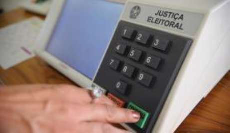 Campanha #SejaALíderQueTeRepresenta quer despertar nas eleitoras a ambição de pertencer à política institucional, integrando partidos e candidaturas políticas. Campanha #SejaALíderQueTeRepresenta quer despertar nas eleitoras a ambição de pertencer à política institucional, integrando partidos e candidaturas políticas.