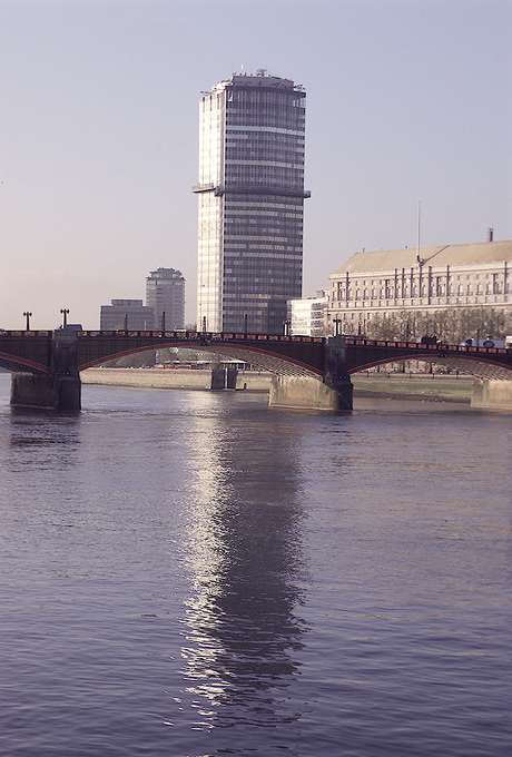 O rio TÃ¢misa, que corta a cidade de Londres