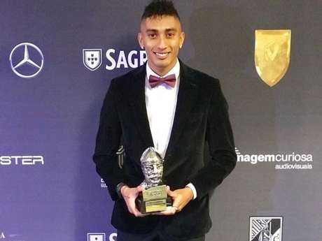 Raphinha foi escolhido como a revelação do ano do Vitória de Guimarães, clube de Portugal (Foto: Divulgação) Raphinha foi escolhido como a revelação do ano do Vitória de Guimarães, clube de Portugal (Foto: Divulgação)