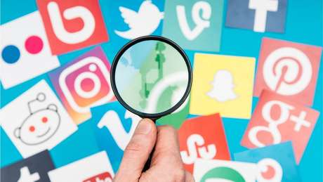 Redes sociais obtêm lucros com a venda de publicidade que aparece em conteúdos publicados pelos usuários