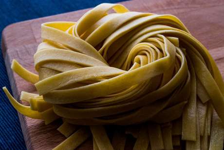 Massa de macarrão tipo talharim