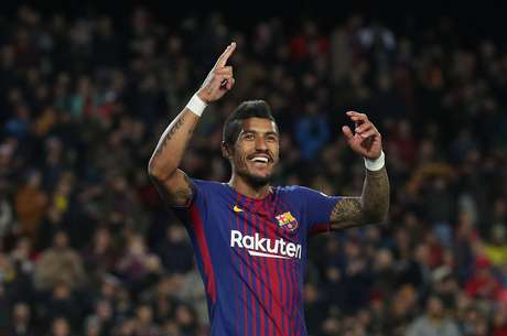 Paulinho comemora um de seus gols pelo Barcelona neste domingo