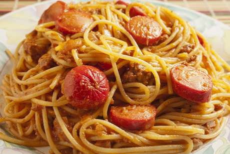 Resultado de imagem para IMAGEM MÃƒO NA MASSA DE MACARRÃƒO