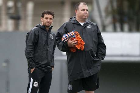 A dupla não faz mais parte da comissão técnica do Santos (Foto: Ivan Storti) A dupla não faz mais parte da comissão técnica do Santos (Foto: Ivan Storti)