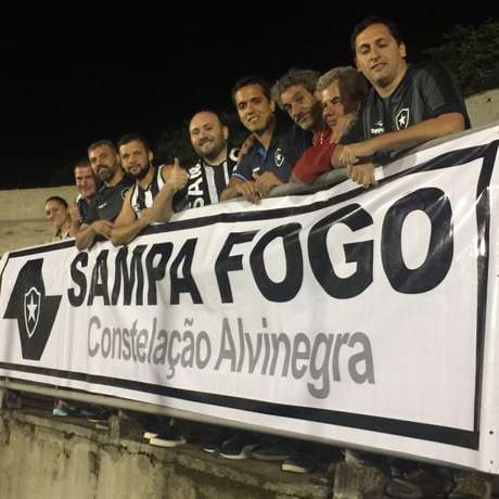 Torcida do Botafogo em Capivari para acompanhar a vitória na Copinha (Foto: Divulgação/Botafogo) Torcida do Botafogo em Capivari para acompanhar a vitória na Copinha (Foto: Divulgação/Botafogo)