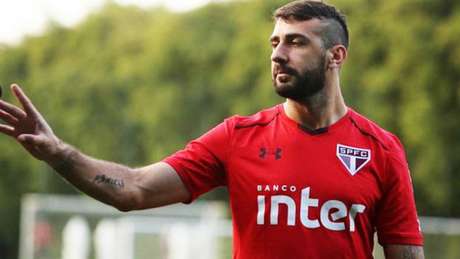 Argentino treina normalmente, mas possibilidade de ir para o River Plate é real (Foto: Rubens Chiri/São Paulo) Argentino treina normalmente, mas possibilidade de ir para o River Plate é real (Foto: Rubens Chiri/São Paulo)