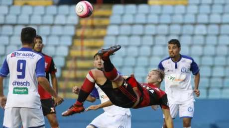 Flamengo e Aimoré ficam no empate pela segunda rodada da Copa São Paulo de Futebol Júnior (Foto: RICARDO MOREIRA/FOTOARENA/ESTADÃO CONTEÚDO) Flamengo e Aimoré ficam no empate pela segunda rodada da Copa São Paulo de Futebol Júnior (Foto: RICARDO MOREIRA/FOTOARENA/ESTADÃO CONTEÚDO)