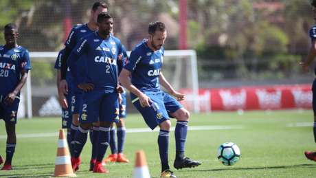 Mancuello deve vestir a camisa celeste na temporada de 2018 (Gilvan de Souza / Flamengo) Mancuello deve vestir a camisa celeste na temporada de 2018 (Gilvan de Souza / Flamengo)