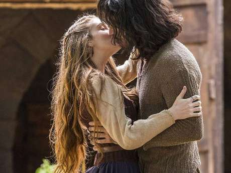 Em "Deus Salve o Rei", Amália (Marina Ruy Barbosa) e Afonso (Romulo Estrela) dão primeiro beijo Em "Deus Salve o Rei", Amália (Marina Ruy Barbosa) e Afonso (Romulo Estrela) dão primeiro beijo