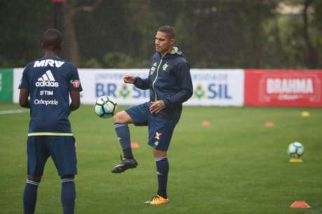 Peruano segue suspenso e não pode sequer ir ao Ninho do Urubu (Gilvan de Souza / Flamengo) Peruano segue suspenso e não pode sequer ir ao Ninho do Urubu (Gilvan de Souza / Flamengo)
