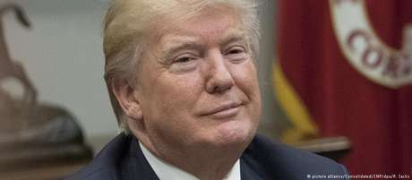Trump: "Apesar de uma cobertura midiática em parte muito corrupta e desonesta, há muitos grandes repórteres que respeito" Trump: "Apesar de uma cobertura midiática em parte muito corrupta e desonesta, há muitos grandes repórteres que respeito"