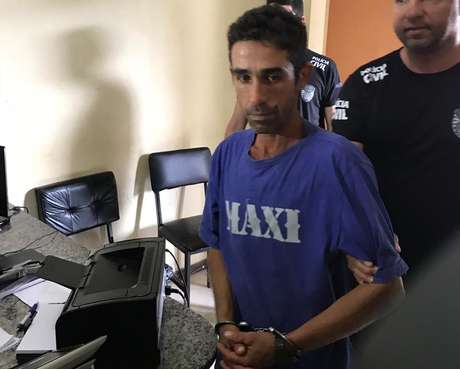 Rádio Cidade Caratinga / Divulgação Agnel Francisco Alves, de 40 anos, aparece em vídeos torturando e mutilando cães; colegas que participaram também podem responder.