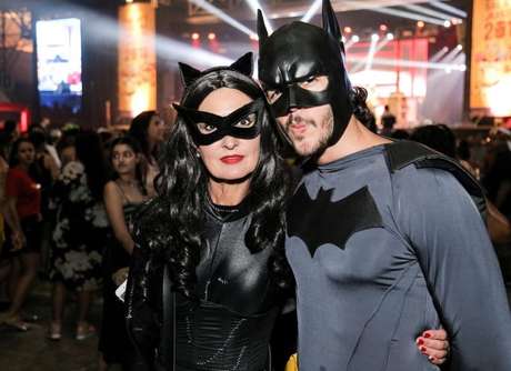 Fátima Bernardes e Túlio Gadelha no baile da Liga da Justiça Fátima Bernardes e Túlio Gadelha no baile da Liga da Justiça