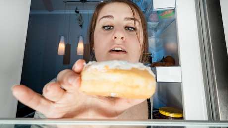 Por que tendemos a atacar a geladeira quando estamos estressados?