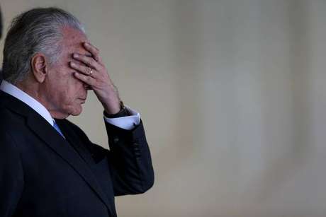 Temer fica sem aposentadoria por não provar que está vivo