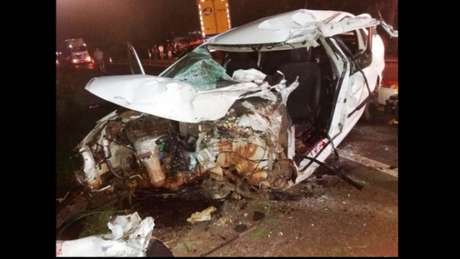 Ex-atacante não resistiu após carro que conduzia invadir a contramão e colidir com caminhão