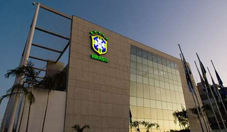 LANCE! Na reunião, foi liberada a grama sintética a Arena da Baixada além do mando itinerante em cinco jogos (Foto: arquivo LANCE!)
