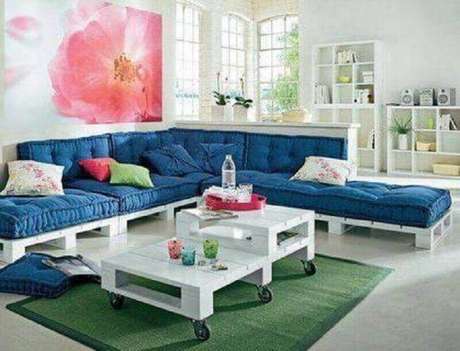 5. Para maior conforto, é necessário que os sofás de pallets possuam almofadas.