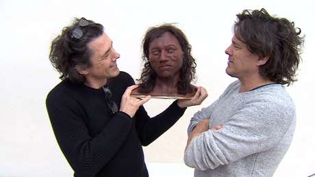 BBCBrasil.com Gêmeos holandeses Adrie e Alfons Kennis recriaram a face do Homem de Cheddar | Foto: Channel 4