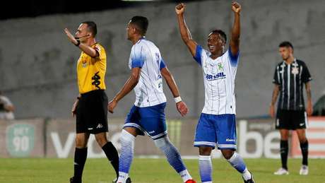Com golaço de Tinga e outro de Lincom, Santo André vence o Corinthians de virada (Foto: Marco Galvão/Fotoarena) Com golaço de Tinga e outro de Lincom, Santo André vence o Corinthians de virada (Foto: Marco Galvão/Fotoarena)