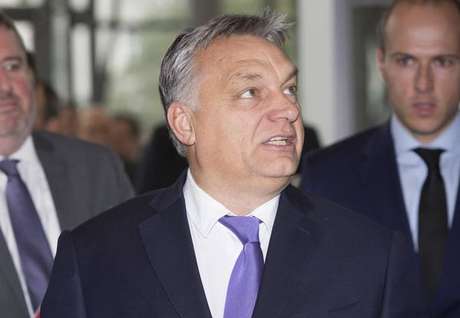 Premier húngaro propõe lei contra ONGs que ajudam imigrantes Premier húngaro propõe lei contra ONGs que ajudam imigrantes