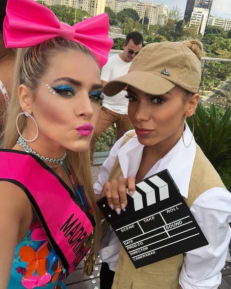 Monique usou mesmo look que Anitta usou no Bloco das Poderosas, em Salvador Monique usou mesmo look que Anitta usou no Bloco das Poderosas, em Salvador
