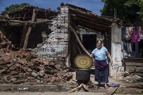 Casa destruída por terremoto em Oaxaca, no México