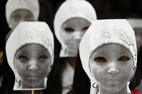 Ataque do Boko Haram em escola deixa 50 jovens desaparecidas Ataque do Boko Haram em escola deixa 50 jovens desaparecidas