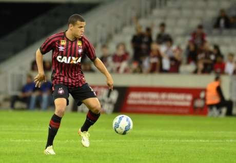 Sidcley, lateral-esquerdo do Furacão (Foto: Gustavo Oliveira/Site Oficial) Sidcley, lateral-esquerdo do Furacão (Foto: Gustavo Oliveira/Site Oficial)