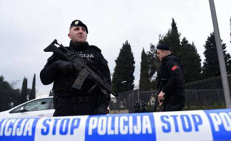 A embaixada dos EUA em Podgorica foi isolada A embaixada dos EUA em Podgorica foi isolada