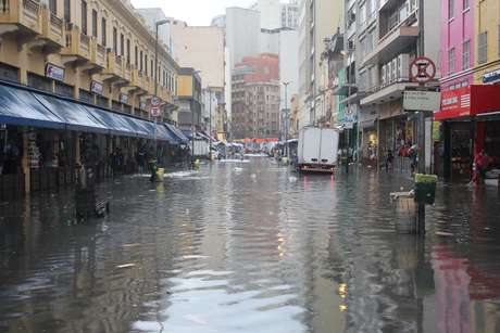 Chuva Provoca Alagamentos E Deixa Sao Paulo Em Alerta