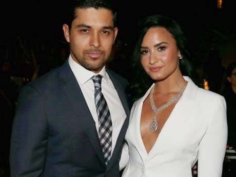 Demi Lovato e Wilmer Valderrama almoçam juntos e fãs surtam Demi Lovato e Wilmer Valderrama almoçam juntos e fãs surtam