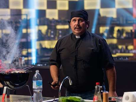 O padre Evandro Luís mal entrou no "MasterChef Brasil" e já tá causando! O padre Evandro Luís mal entrou no "MasterChef Brasil" e já tá causando!