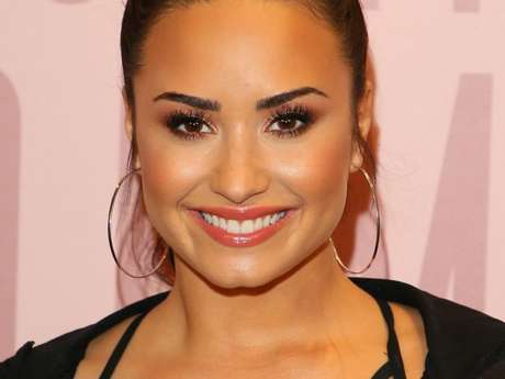 Demi Lovato diz que toma atitude em relacionamentos Demi Lovato diz que toma atitude em relacionamentos