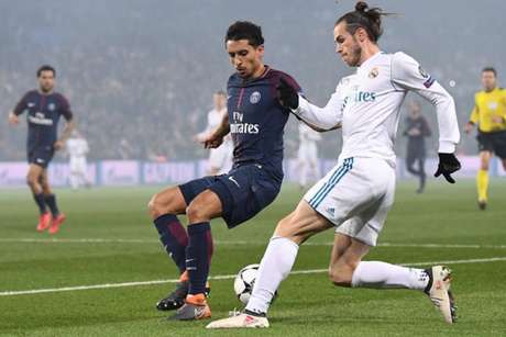 Marquinhos tenta marcar Bale (Foto: Franck Fife / AFP)