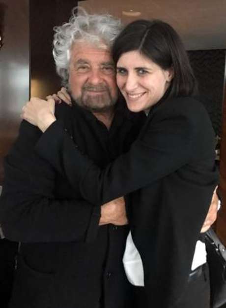 Beppe Grillo com a prefeita de Turim, Chiara Appendino Beppe Grillo com a prefeita de Turim, Chiara Appendino