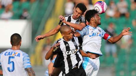 Figueirense e Avaí empatam em 1 a 1 (Foto: Cristiano Andujar/AGIF) Figueirense e Avaí empatam em 1 a 1 (Foto: Cristiano Andujar/AGIF)