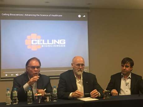 O fundador Kevin Dunworth, o cirurgião Scott Spann e o presidente Steven Melchiode, da Celling Biosciences, durante evento em São Paulo (Foto: Marcio Porto) O fundador Kevin Dunworth, o cirurgião Scott Spann e o presidente Steven Melchiode, da Celling Biosciences, durante evento em São Paulo (Foto: Marcio Porto)