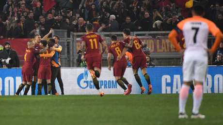 Roma vence Shakhtar Donestk com gol de Dzeko e avança às quartas de final da Liga dos Campeões (AFP)