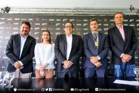 Bebeto de Freitas, ao centro, em evento realizado ontem, horas antes de seu falecimento (Foto: Atlético-MG) Bebeto de Freitas, ao centro, em evento realizado ontem, horas antes de seu falecimento (Foto: Atlético-MG)