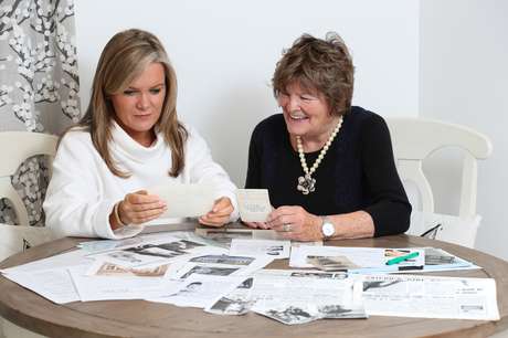 A genealogista Julia ajudou Anthea a descobrir detalhes sobre suas origens