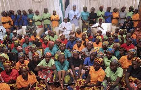 Boko Haram liberta estudantes sequestradas na Nigéria Boko Haram liberta estudantes sequestradas na Nigéria