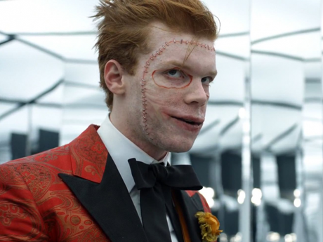 Em "Gotham", Coringa tem visual revelado em foto dos bastidores Em "Gotham", Coringa tem visual revelado em foto dos bastidores