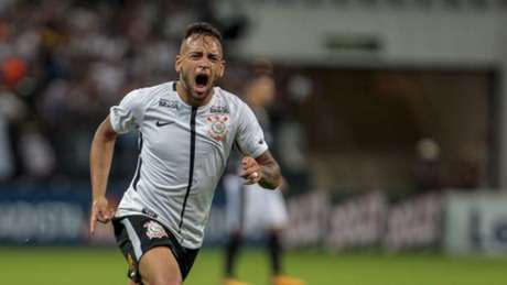 Corinthians retoma conversas com Shakhtar e pode vender Maycon