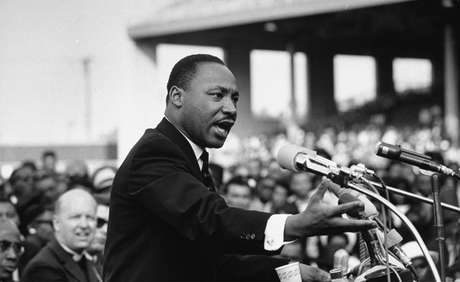 Discurso de Martin Luther King não é só um dos mais inspiradores que já ouvimos, mas também uma verdadeira aula de como fazer boa comunicação. Discurso de Martin Luther King não é só um dos mais inspiradores que já ouvimos, mas também uma verdadeira aula de como fazer boa comunicação.